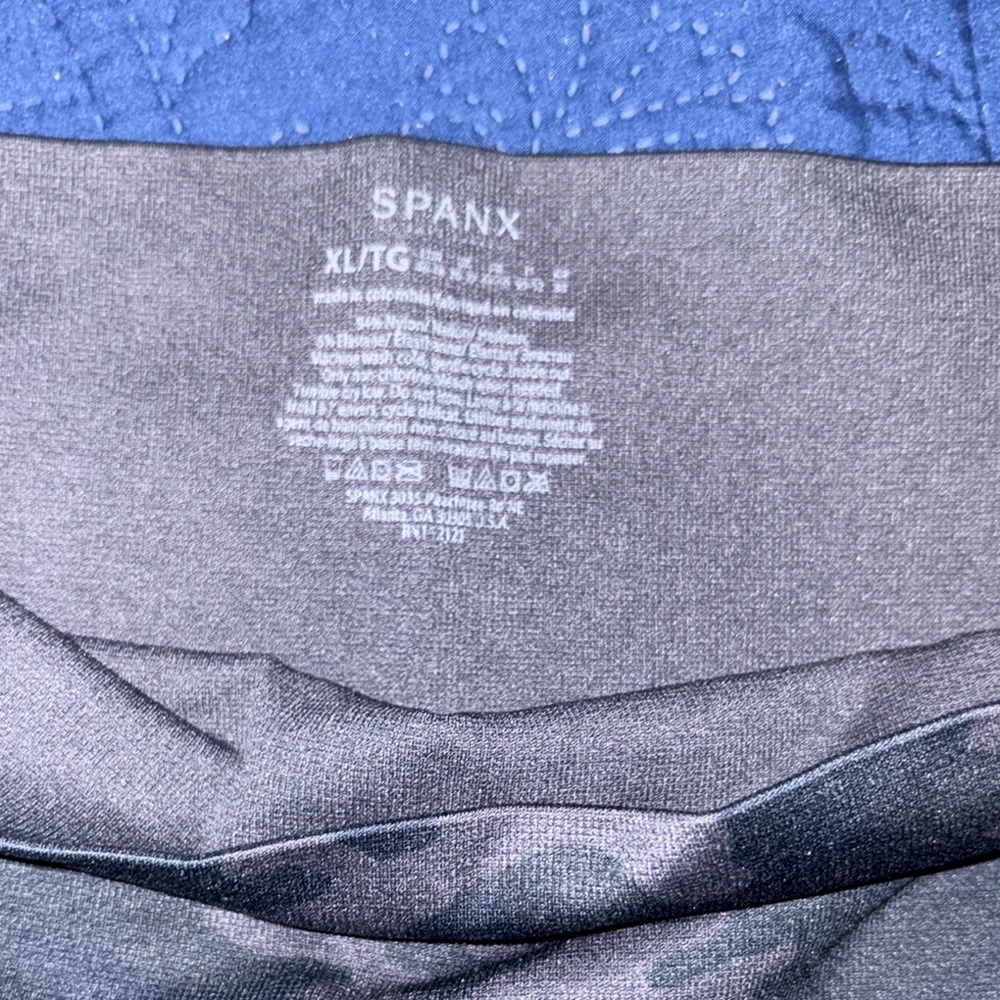 SPANX Black Camo Leggings - Picture 2 of 2